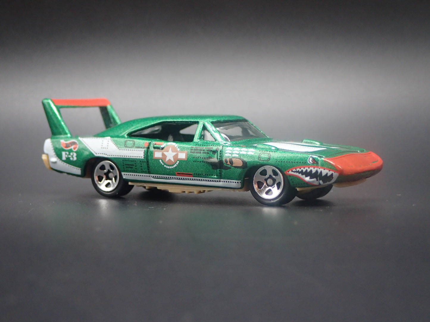1969 69 DODGE CHARGER DAYTONA GREEN 1:64 SCALE COLLECTIBLE DIECAST MODEL CAR