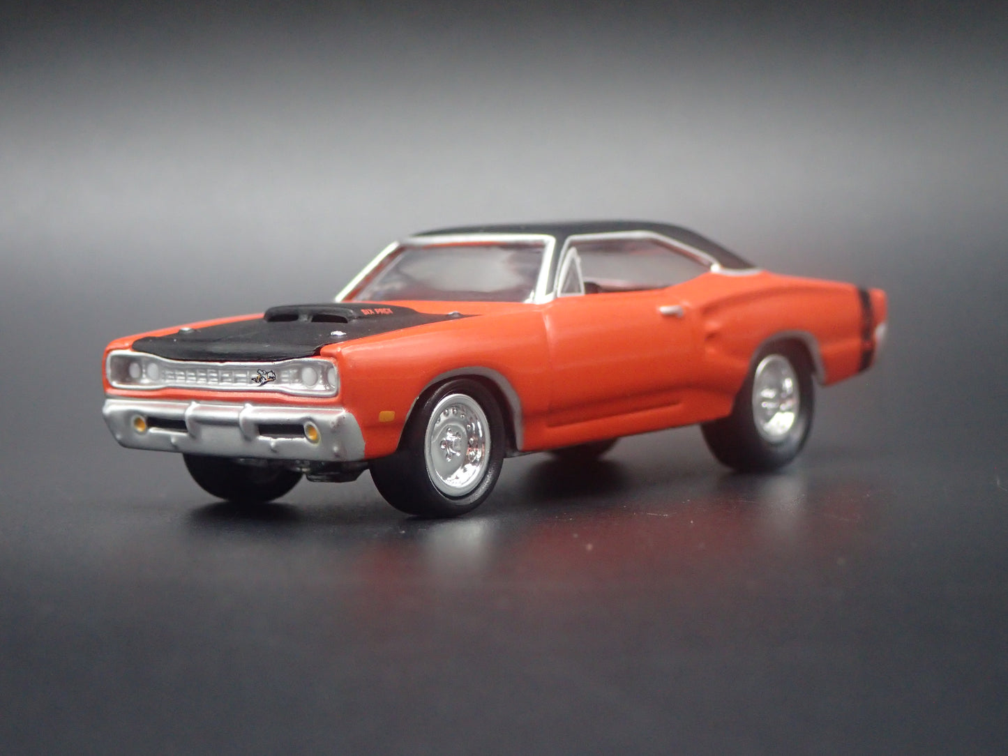 1969 69 DODGE SUPER BEE ORANGE 1:64 SCALE COLLECTIBLE DIECAST MODEL CAR