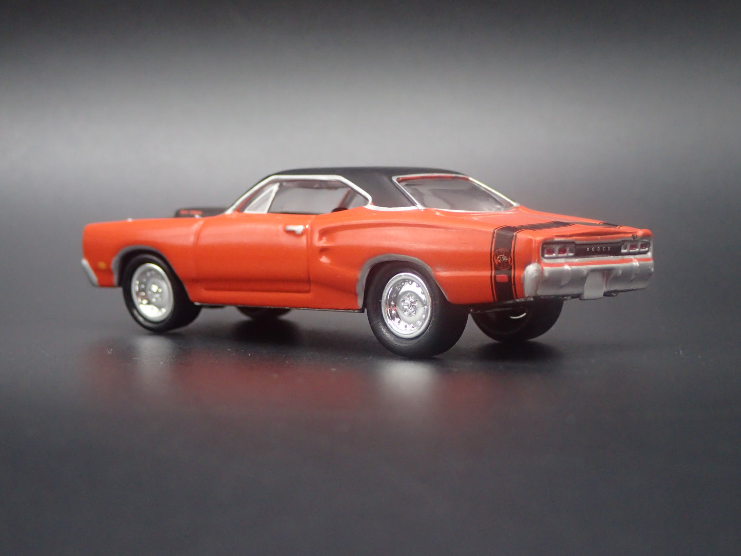 1969 69 DODGE SUPER BEE ORANGE 1:64 SCALE COLLECTIBLE DIECAST MODEL CAR