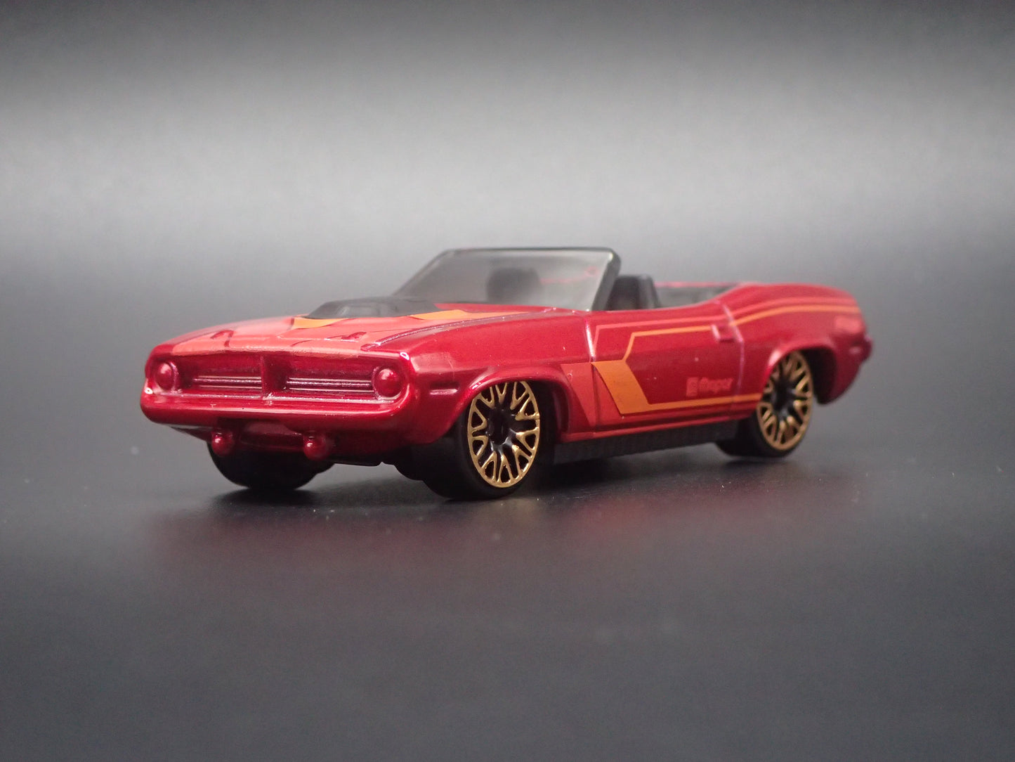 1970 70 PLYMOUTH CUDA CONVERTIBLE RED RARE 1/64 SCALE DIORAMA DIECAST MODEL CAR