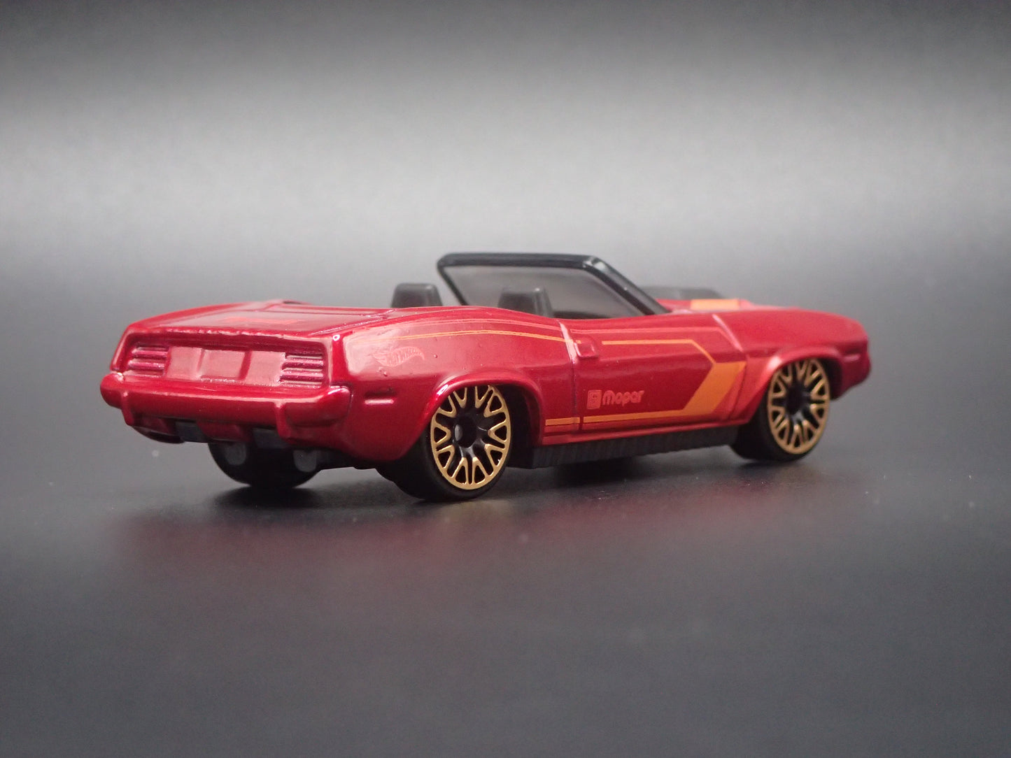 1970 70 PLYMOUTH CUDA CONVERTIBLE RED RARE 1/64 SCALE DIORAMA DIECAST MODEL CAR