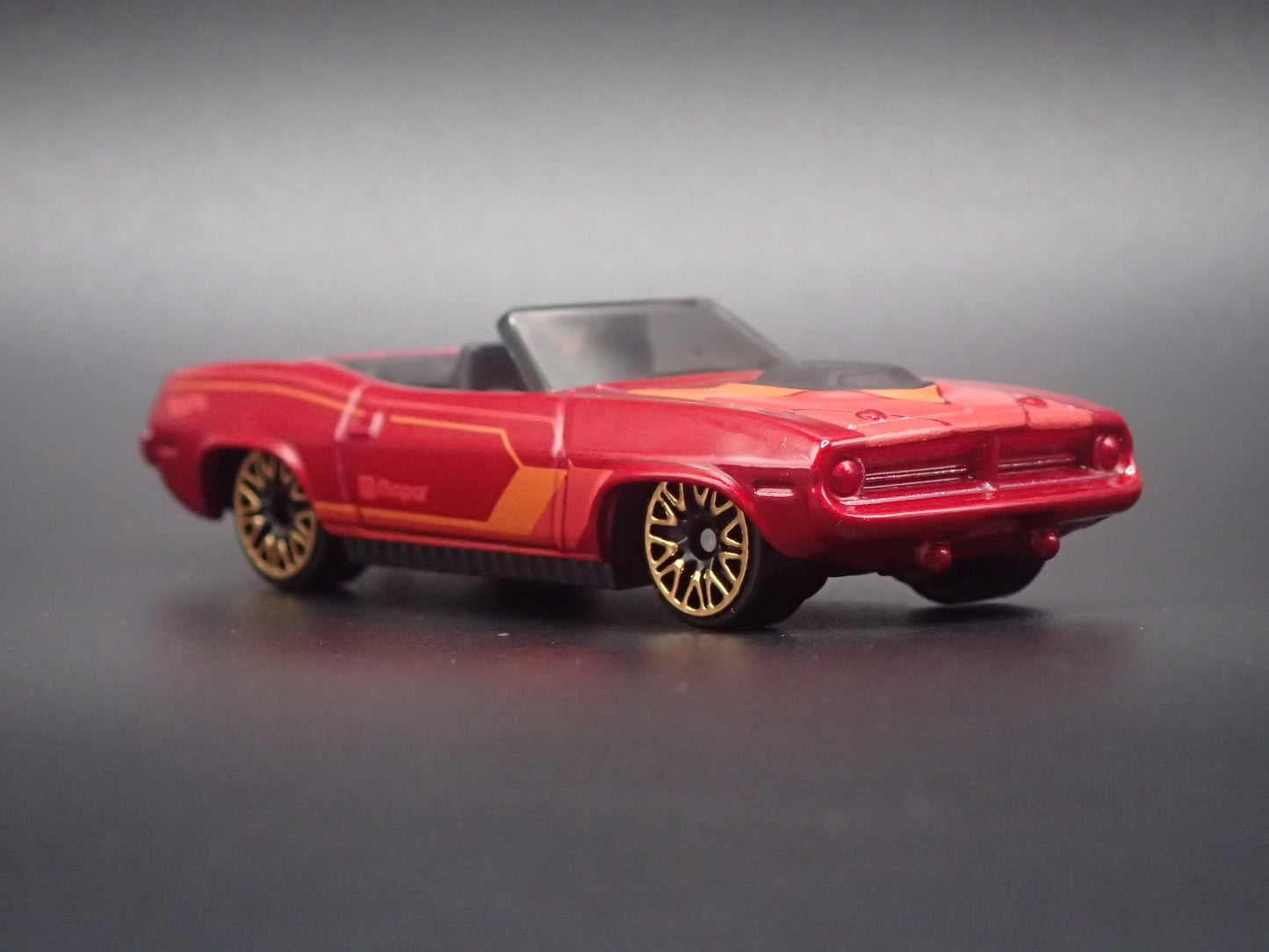 1970 70 PLYMOUTH CUDA CONVERTIBLE RED RARE 1/64 SCALE DIORAMA DIECAST MODEL CAR