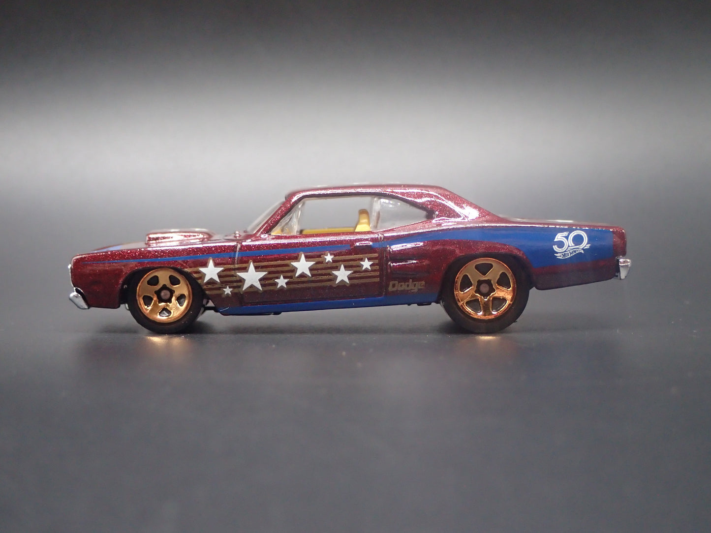 1969 69 DODGE CORONET SUPER BEE BURGUNDY 1:64 SCALE DIORAMA DIECAST MODEL CAR
