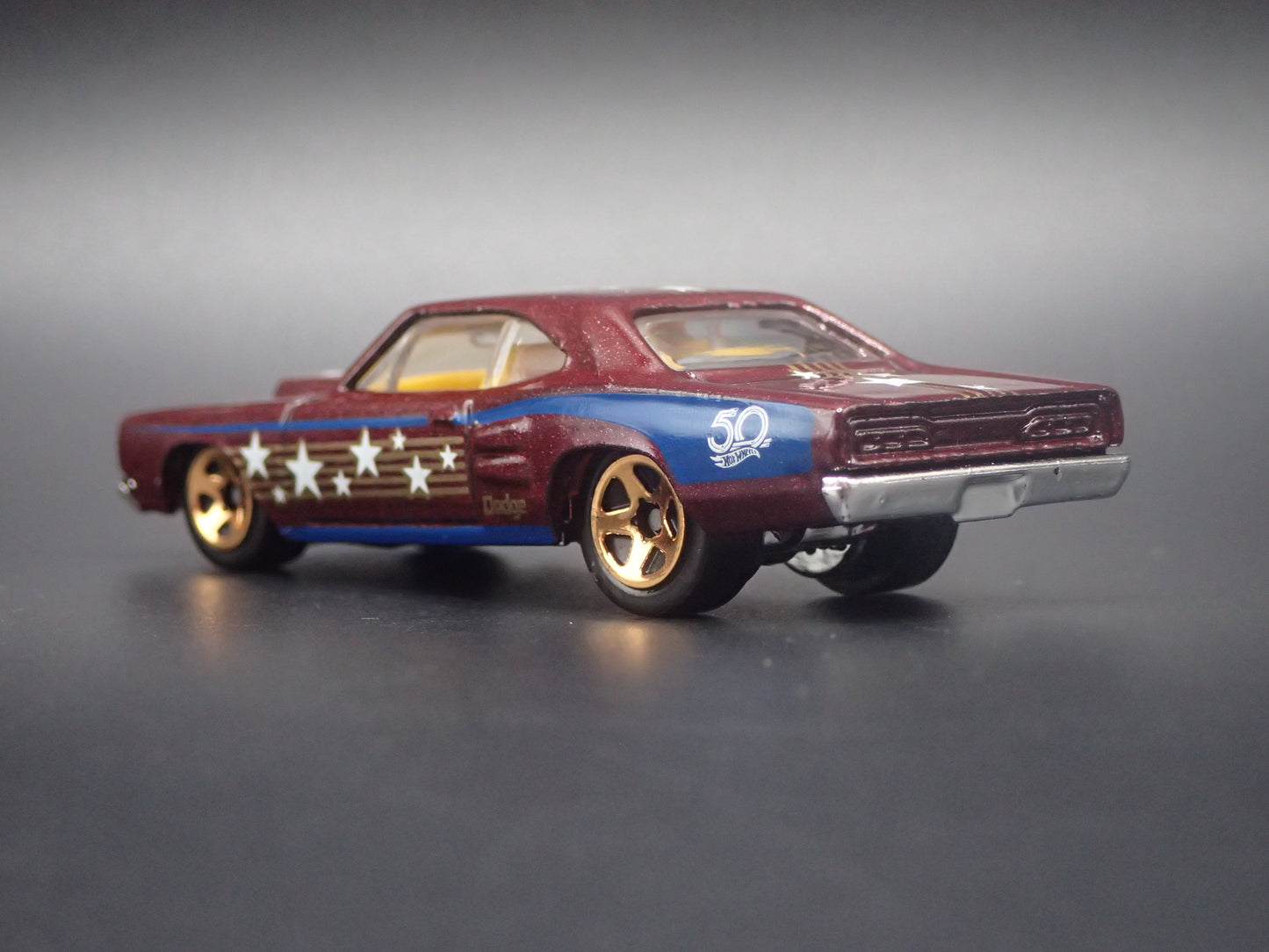 1969 69 DODGE CORONET SUPER BEE BURGUNDY 1:64 SCALE DIORAMA DIECAST MODEL CAR