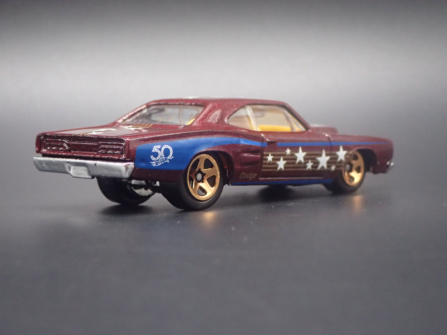 1969 69 DODGE CORONET SUPER BEE BURGUNDY 1:64 SCALE DIORAMA DIECAST MODEL CAR