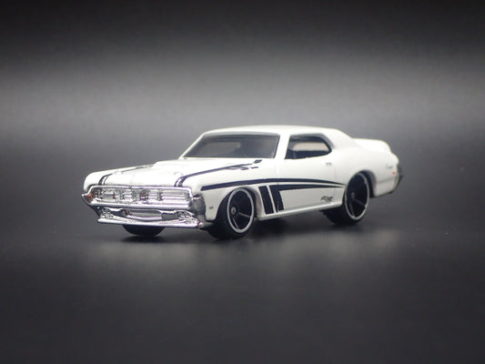 1969 69 MERC MERCURY COUGAR ELIMINATOR WHITE 1:64 SCALE DIORAMA DIECAST MODEL CAR