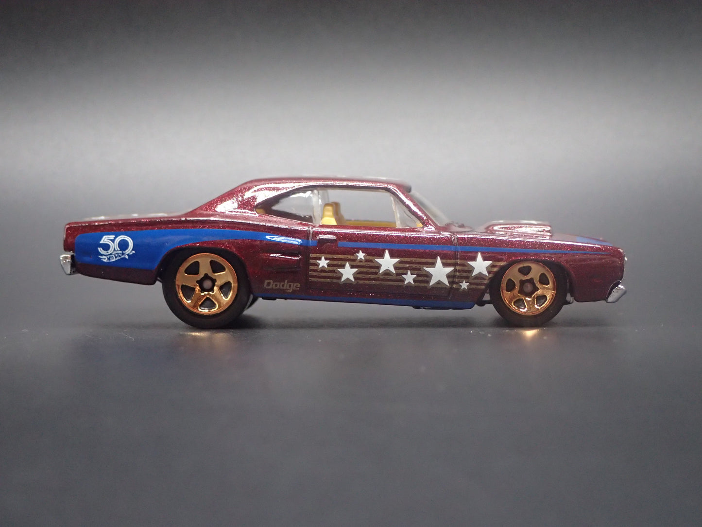1969 69 DODGE CORONET SUPER BEE BURGUNDY 1:64 SCALE DIORAMA DIECAST MODEL CAR