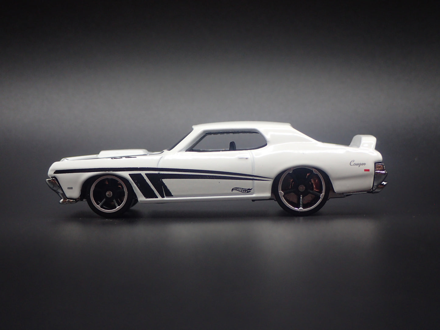 1969 69 MERC MERCURY COUGAR ELIMINATOR WHITE 1:64 SCALE DIORAMA DIECAST MODEL CAR