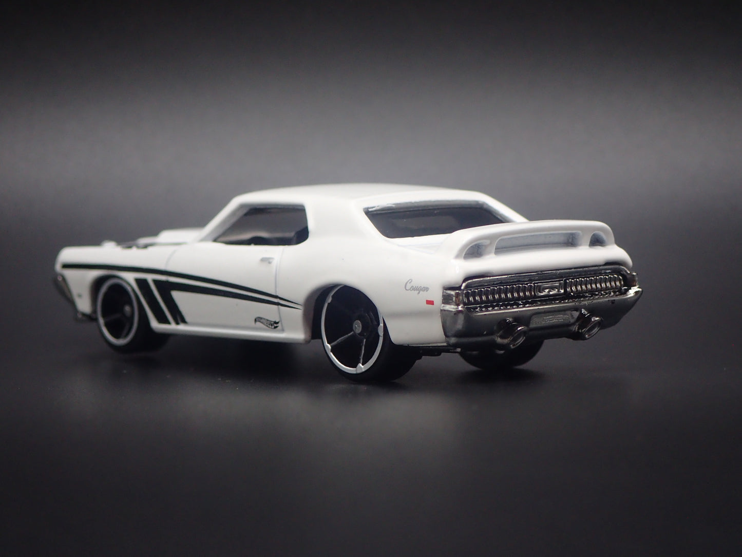 1969 69 MERC MERCURY COUGAR ELIMINATOR WHITE 1:64 SCALE DIORAMA DIECAST MODEL CAR
