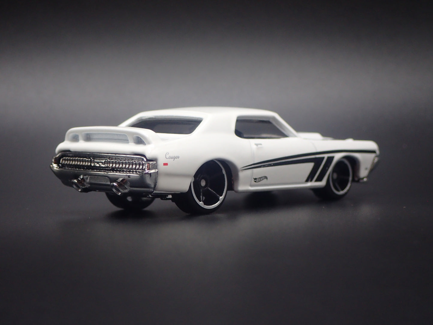 1969 69 MERC MERCURY COUGAR ELIMINATOR WHITE 1:64 SCALE DIORAMA DIECAST MODEL CAR