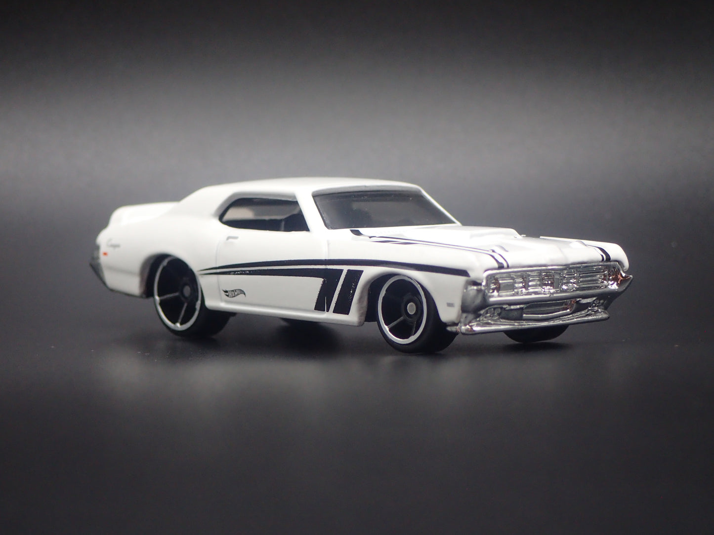 1969 69 MERC MERCURY COUGAR ELIMINATOR WHITE 1:64 SCALE DIORAMA DIECAST MODEL CAR