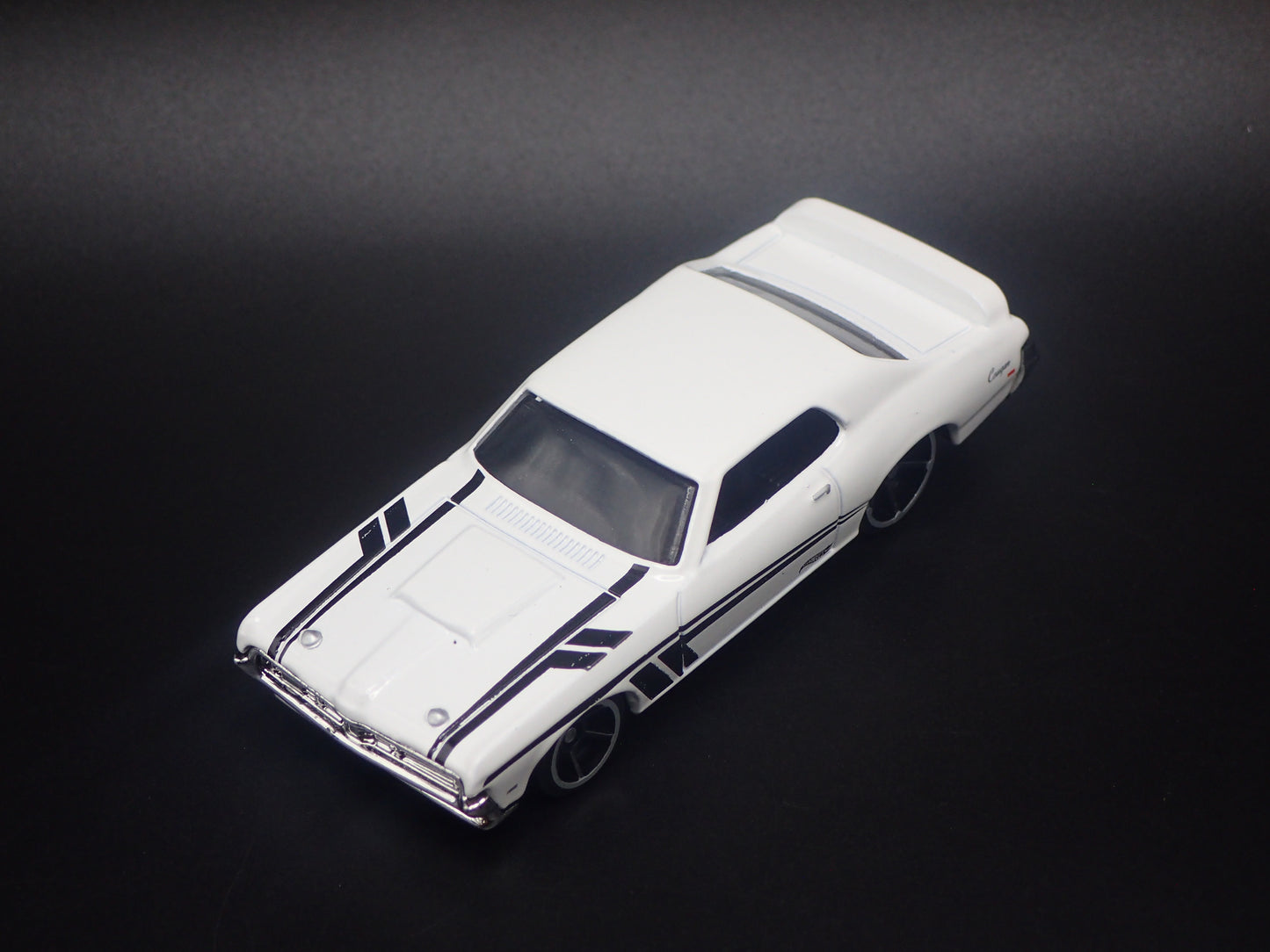 1969 69 MERC MERCURY COUGAR ELIMINATOR WHITE 1:64 SCALE DIORAMA DIECAST MODEL CAR