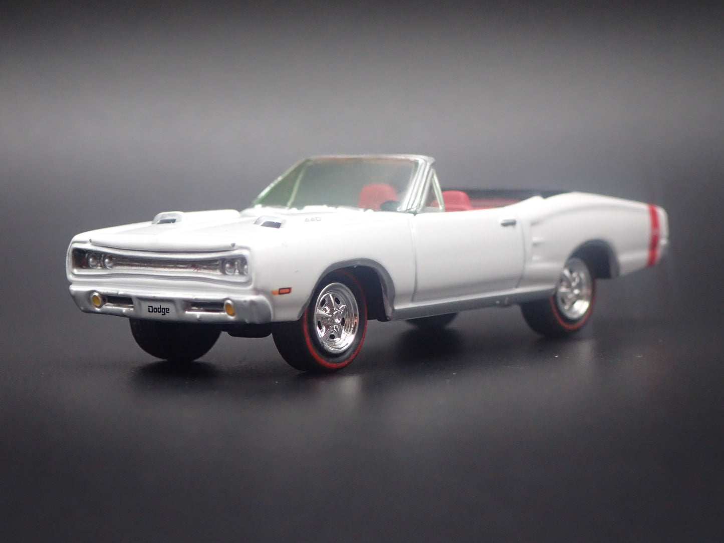 1969 69 DODGE CORONET RT CONVERTIBLE WHITE 1/64 SCALE DIORAMA DIECAST MODEL CAR