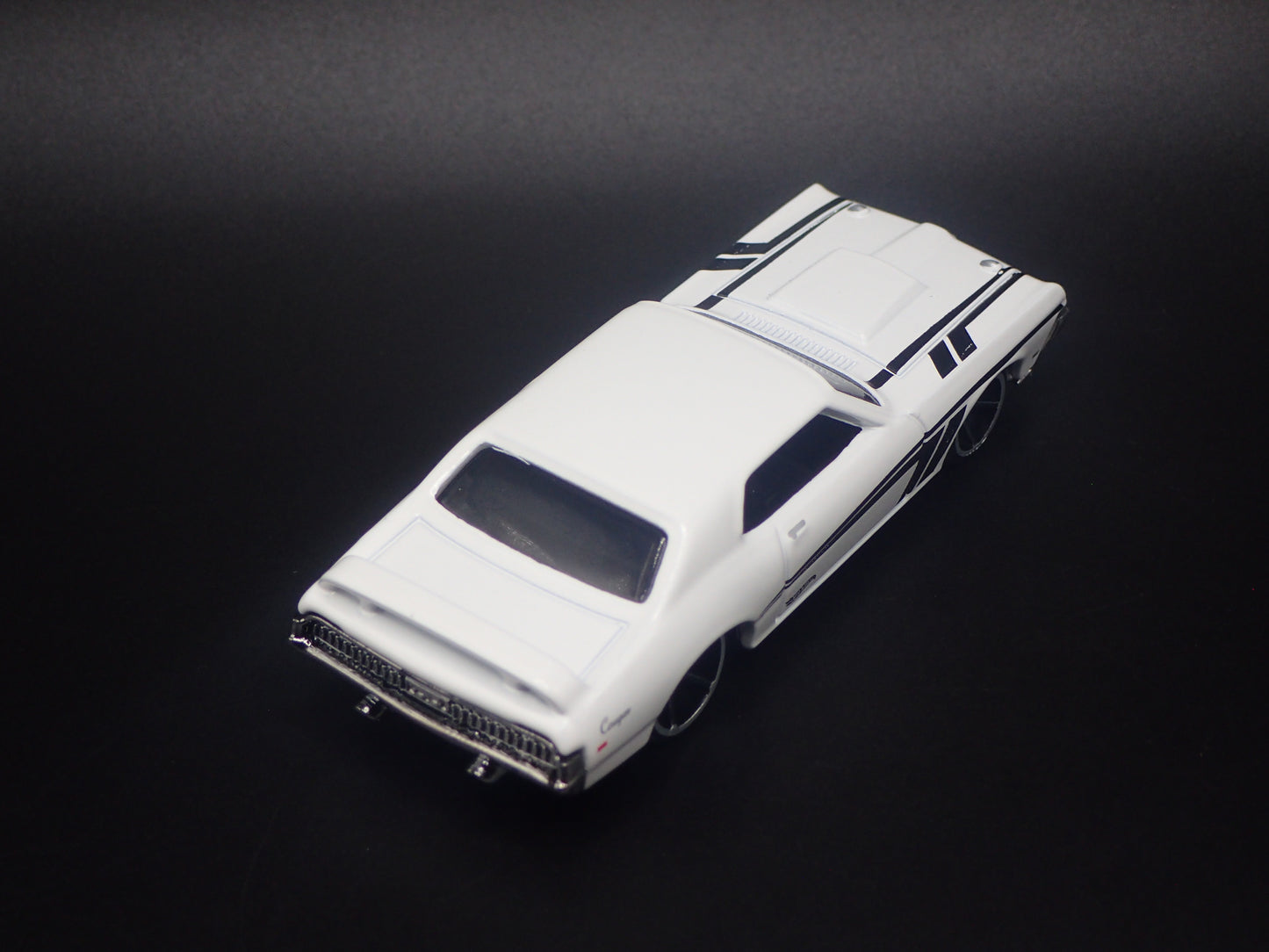 1969 69 MERC MERCURY COUGAR ELIMINATOR WHITE 1:64 SCALE DIORAMA DIECAST MODEL CAR