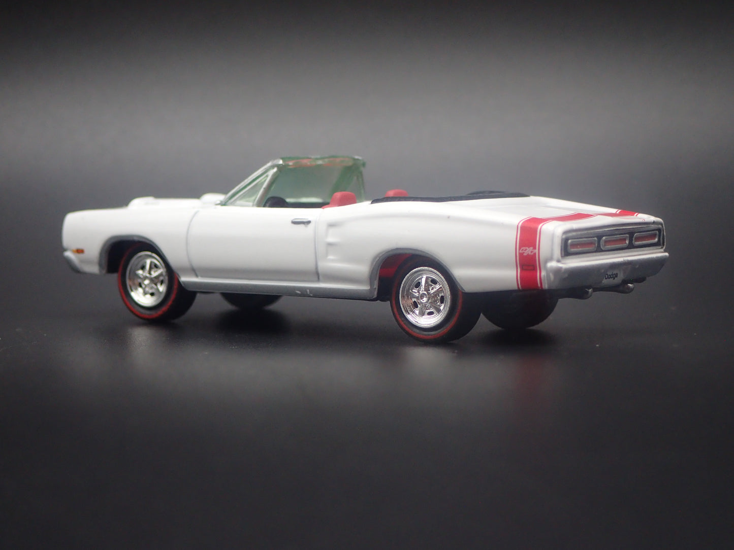 1969 69 DODGE CORONET RT CONVERTIBLE WHITE 1/64 SCALE DIORAMA DIECAST MODEL CAR