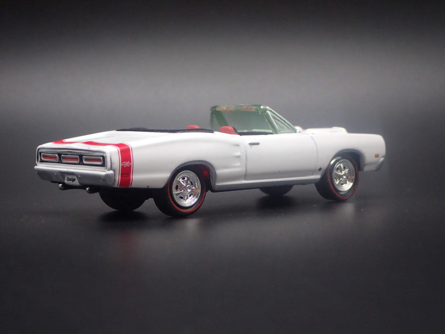 1969 69 DODGE CORONET RT CONVERTIBLE WHITE 1/64 SCALE DIORAMA DIECAST MODEL CAR