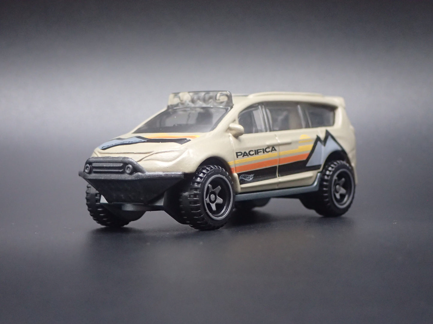 2017-2026 CHRYSLER PACIFICA MINIVAN OFFROAD 1/64 SCALE DIORAMA DIECAST MODEL CAR