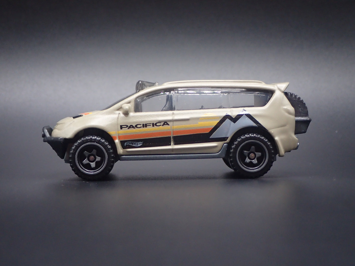 2017-2026 CHRYSLER PACIFICA MINIVAN OFFROAD 1/64 SCALE DIORAMA DIECAST MODEL CAR