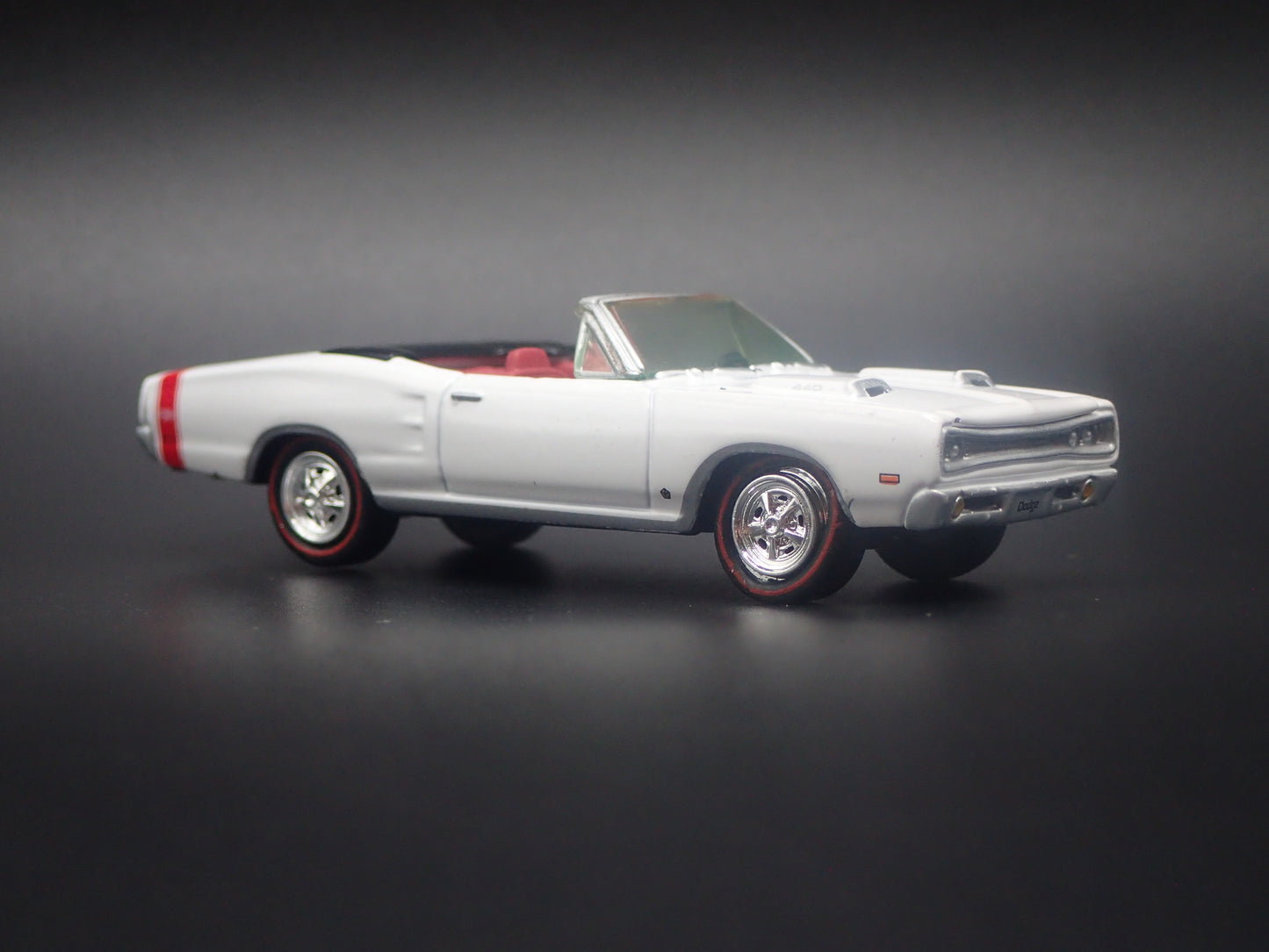 1969 69 DODGE CORONET RT CONVERTIBLE WHITE 1/64 SCALE DIORAMA DIECAST MODEL CAR