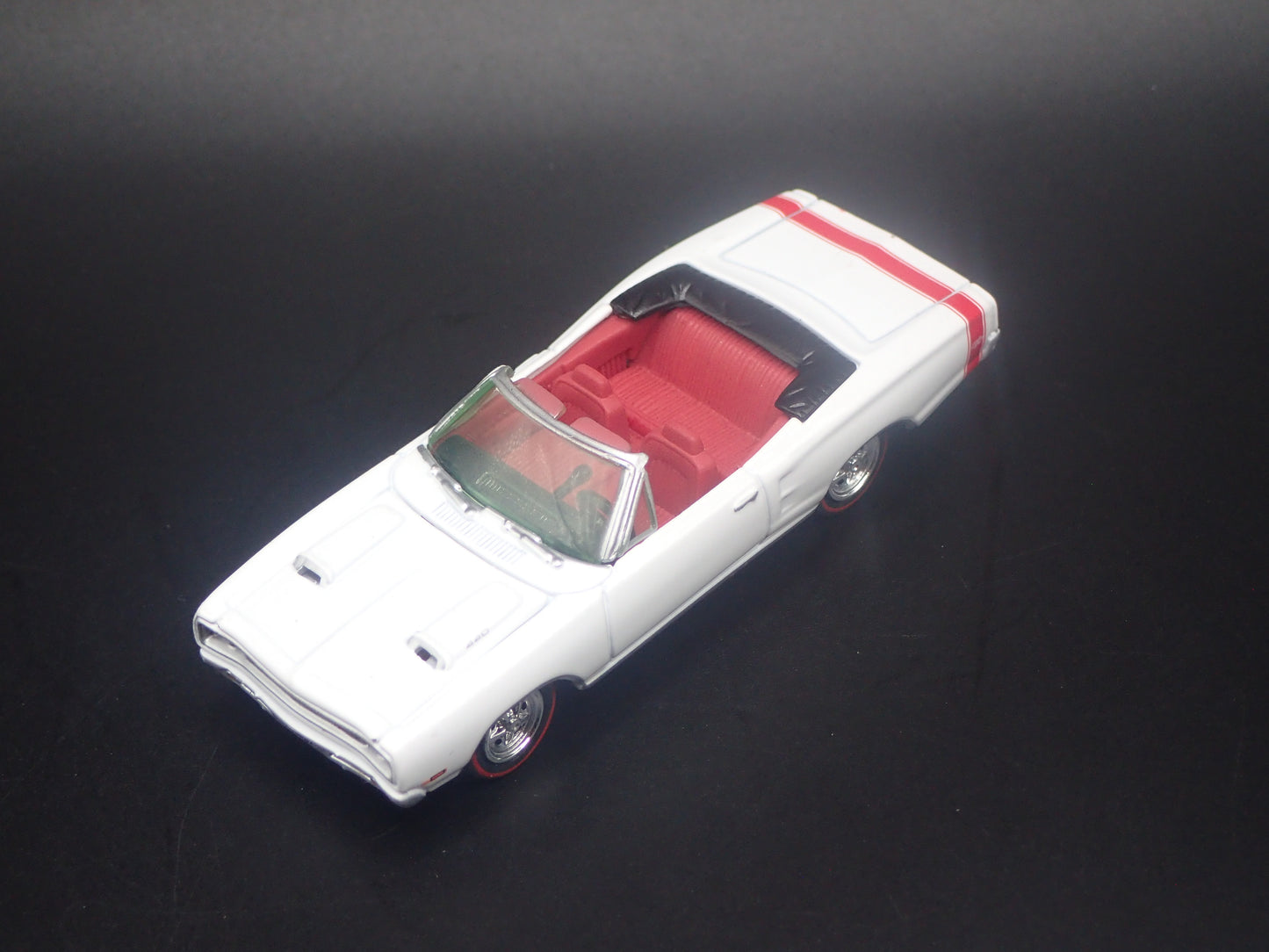 1969 69 DODGE CORONET RT CONVERTIBLE WHITE 1/64 SCALE DIORAMA DIECAST MODEL CAR