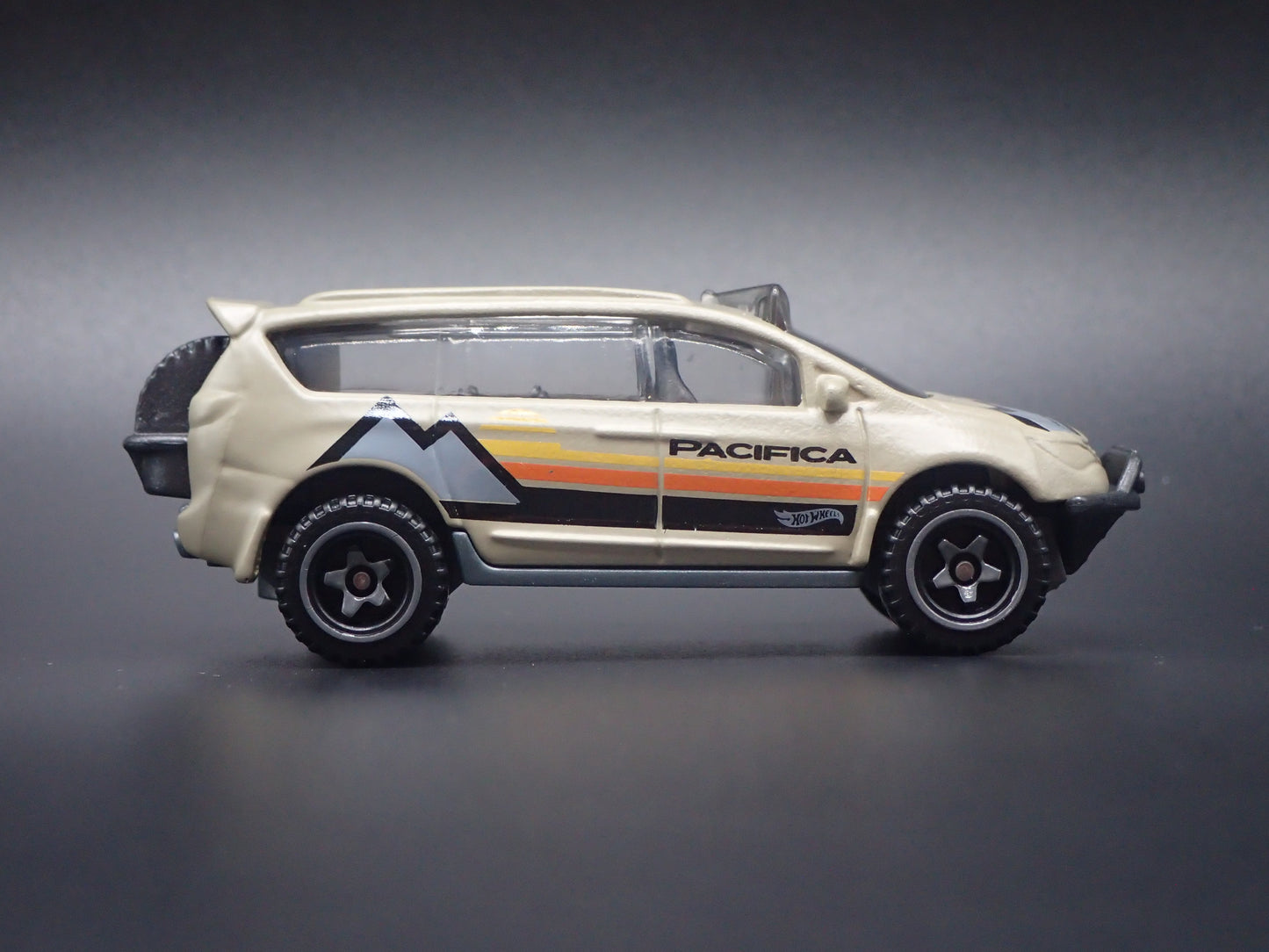 2017-2026 CHRYSLER PACIFICA MINIVAN OFFROAD 1/64 SCALE DIORAMA DIECAST MODEL CAR