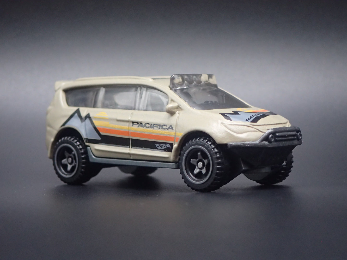 2017-2026 CHRYSLER PACIFICA MINIVAN OFFROAD 1/64 SCALE DIORAMA DIECAST MODEL CAR