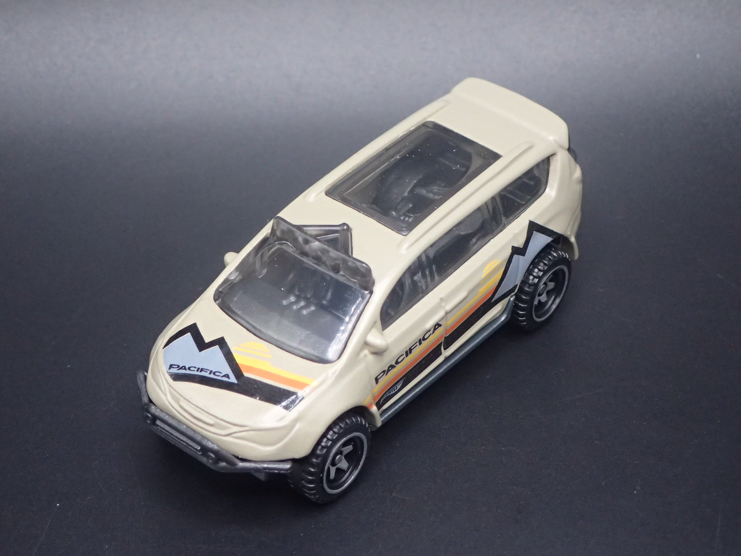 2017-2026 CHRYSLER PACIFICA MINIVAN OFFROAD 1/64 SCALE DIORAMA DIECAST MODEL CAR