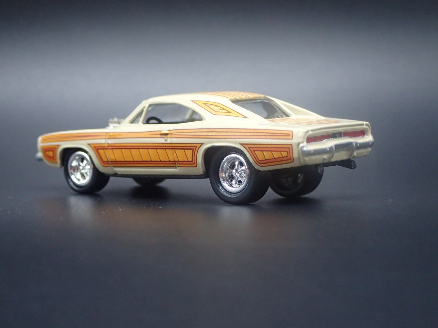 1969 69 DODGE CHARGER R/T 1:64 SCALE COLLECTIBLE DIORAMA DIECAST MODEL CAR