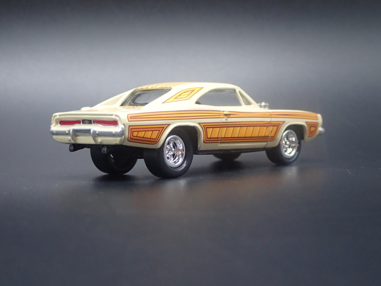 1969 69 DODGE CHARGER R/T 1:64 SCALE COLLECTIBLE DIORAMA DIECAST MODEL CAR