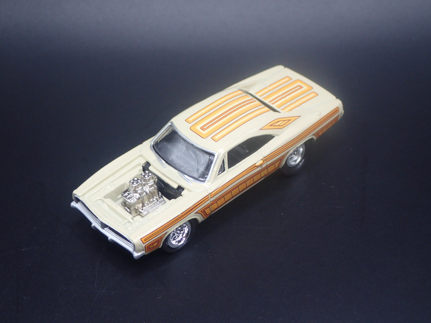 1969 69 DODGE CHARGER R/T 1:64 SCALE COLLECTIBLE DIORAMA DIECAST MODEL CAR