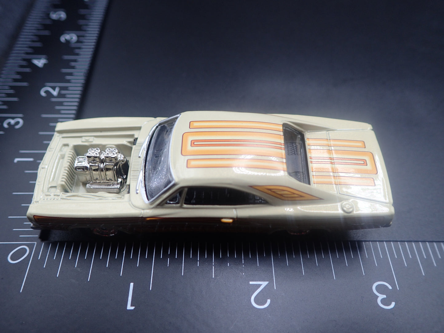 1969 69 DODGE CHARGER R/T 1:64 SCALE COLLECTIBLE DIORAMA DIECAST MODEL CAR