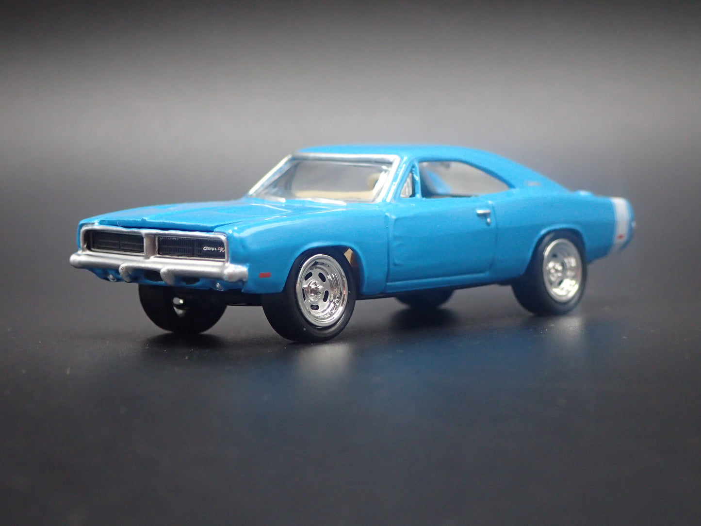 1969 69 DODGE CHARGER R/T 1:64 SCALE COLLECTIBLE DIORAMA DIECAST MODEL CAR