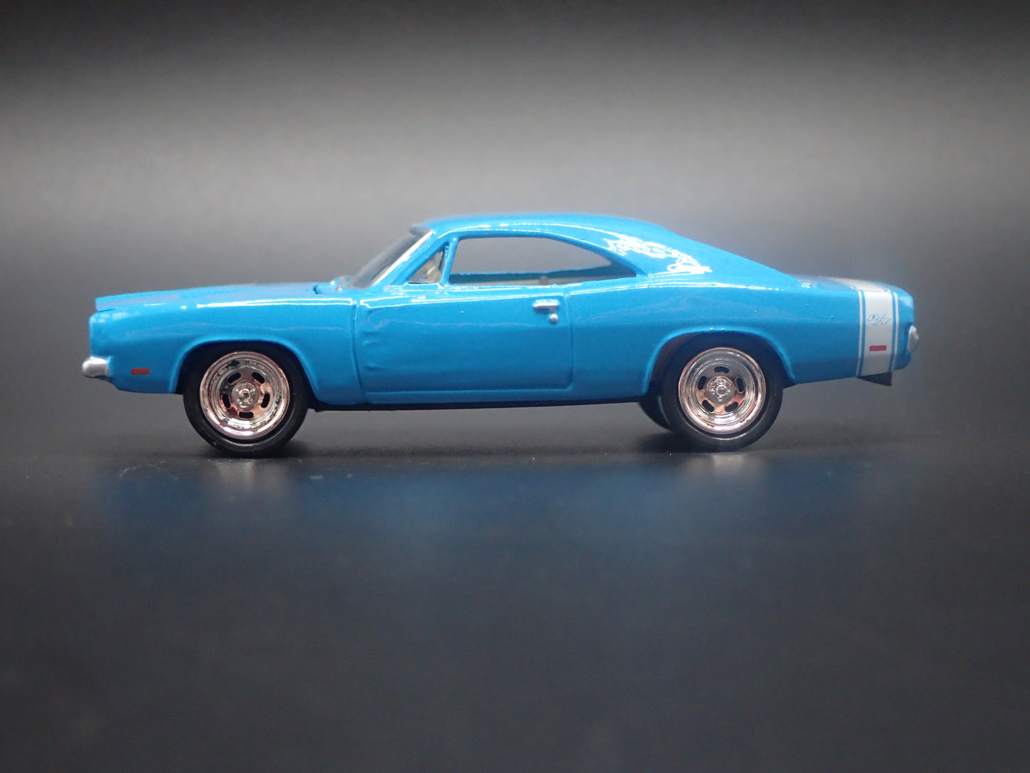 1969 69 DODGE CHARGER R/T 1:64 SCALE COLLECTIBLE DIORAMA DIECAST MODEL CAR