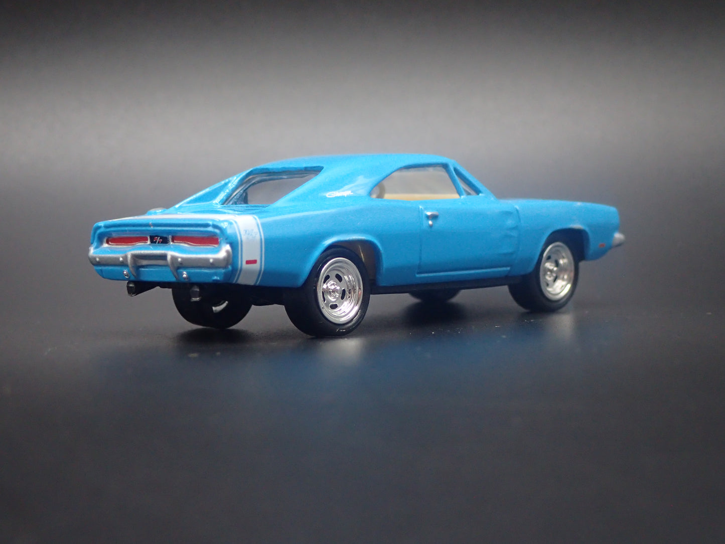 1969 69 DODGE CHARGER R/T 1:64 SCALE COLLECTIBLE DIORAMA DIECAST MODEL CAR