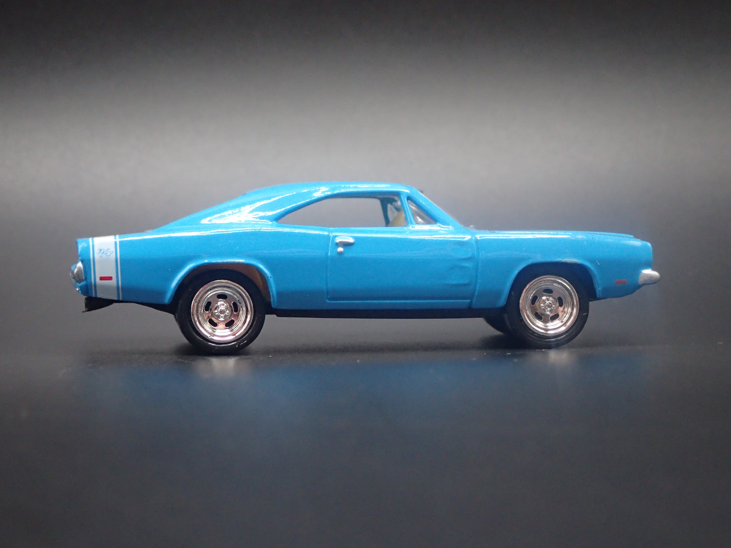 1969 69 DODGE CHARGER R/T 1:64 SCALE COLLECTIBLE DIORAMA DIECAST MODEL CAR