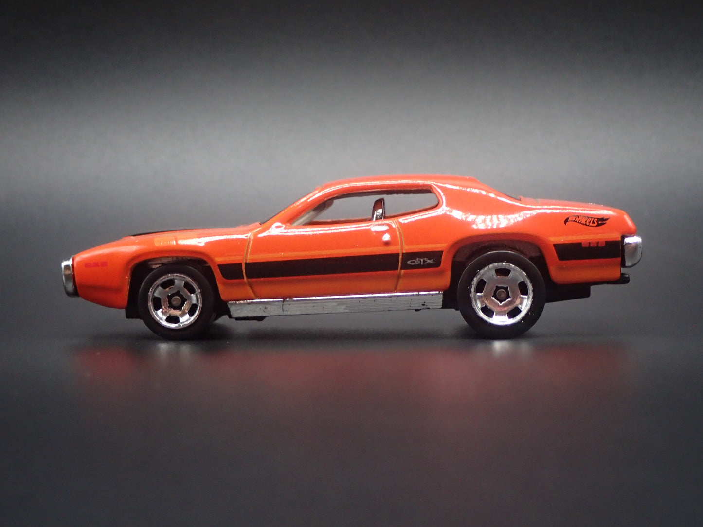 1971 71 PLYMOUTH GTX ORANGE 1/64 SCALE COLLECTIBLE DIORAMA DIECAST MODEL CAR