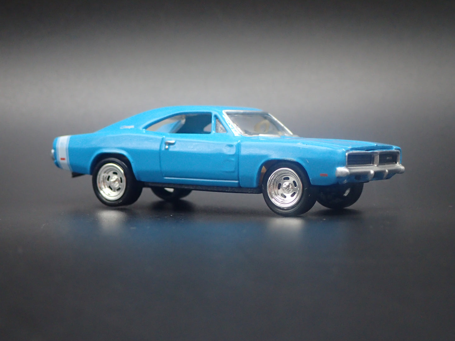1969 69 DODGE CHARGER R/T 1:64 SCALE COLLECTIBLE DIORAMA DIECAST MODEL CAR