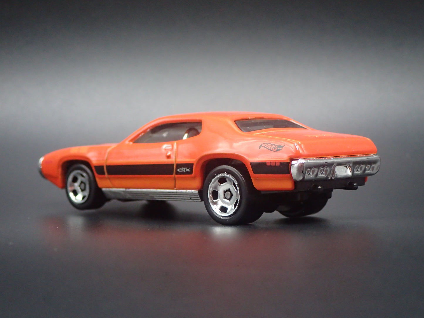 1971 71 PLYMOUTH GTX ORANGE 1/64 SCALE COLLECTIBLE DIORAMA DIECAST MODEL CAR