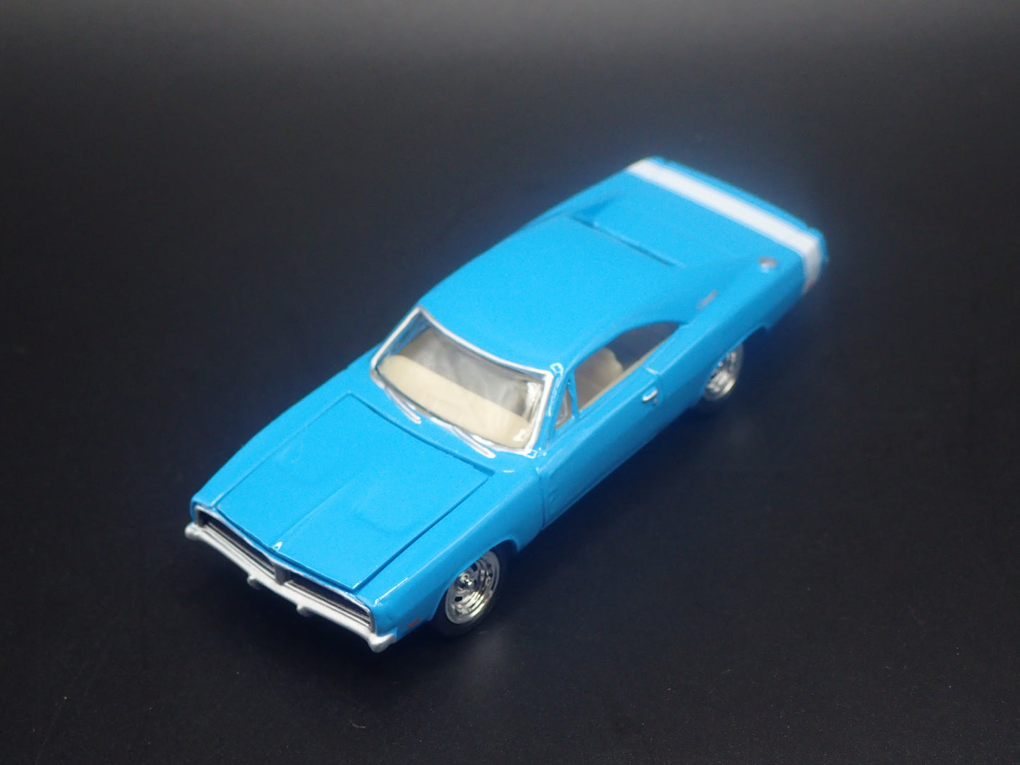 1969 69 DODGE CHARGER R/T 1:64 SCALE COLLECTIBLE DIORAMA DIECAST MODEL CAR