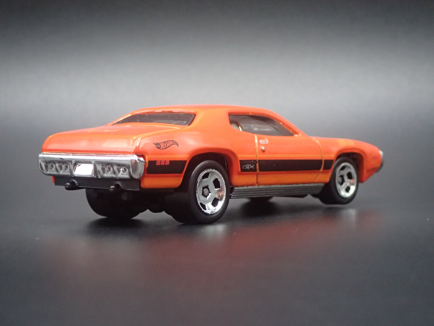 1971 71 PLYMOUTH GTX ORANGE 1/64 SCALE COLLECTIBLE DIORAMA DIECAST MODEL CAR