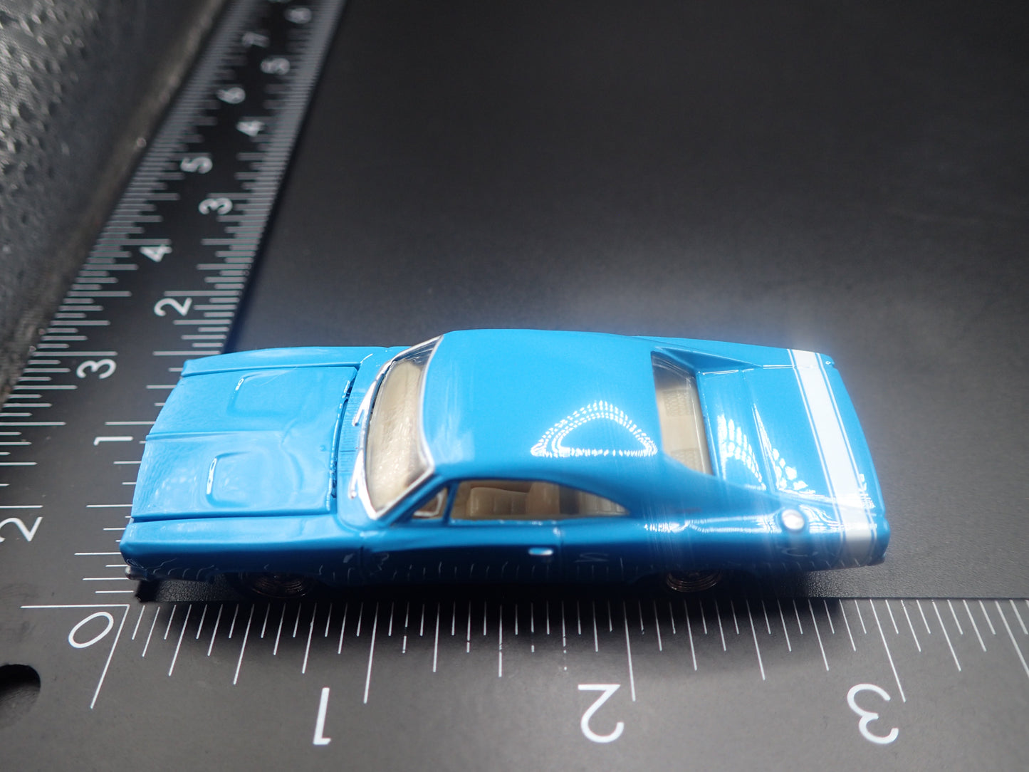 1969 69 DODGE CHARGER R/T 1:64 SCALE COLLECTIBLE DIORAMA DIECAST MODEL CAR