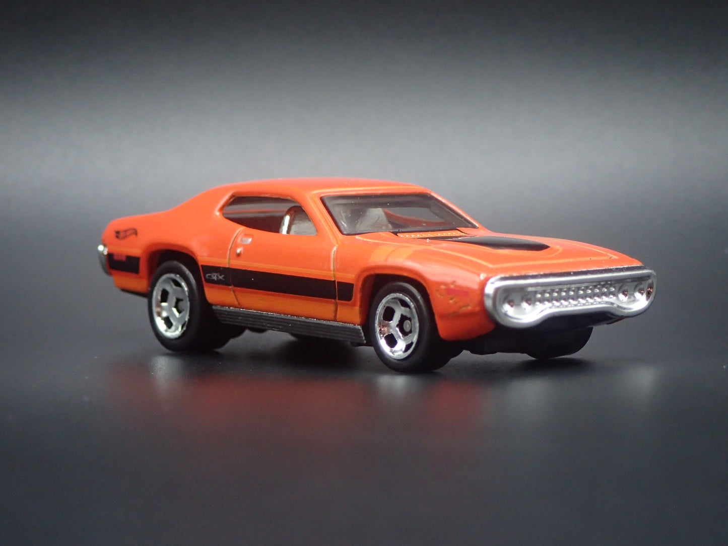 1971 71 PLYMOUTH GTX ORANGE 1/64 SCALE COLLECTIBLE DIORAMA DIECAST MODEL CAR