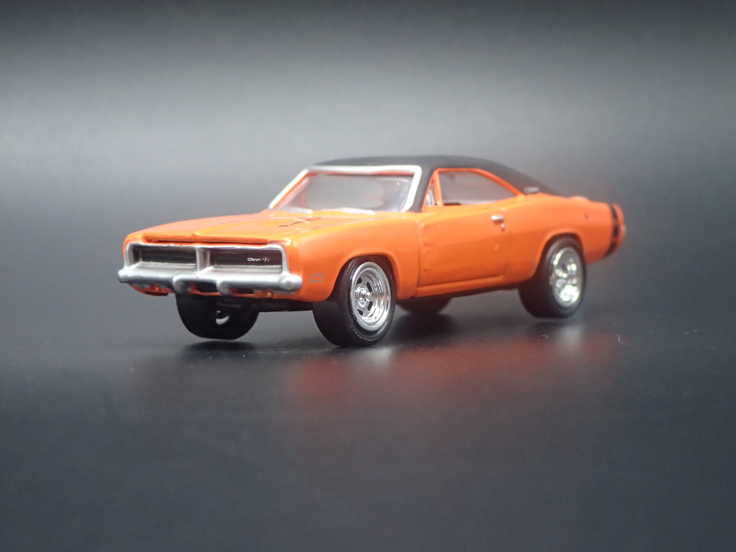 1969 69 DODGE CHARGER R/T 1:64 SCALE COLLECTIBLE DIORAMA DIECAST MODEL CAR