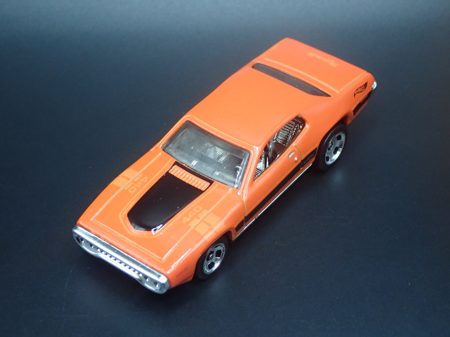 1971 71 PLYMOUTH GTX ORANGE 1/64 SCALE COLLECTIBLE DIORAMA DIECAST MODEL CAR