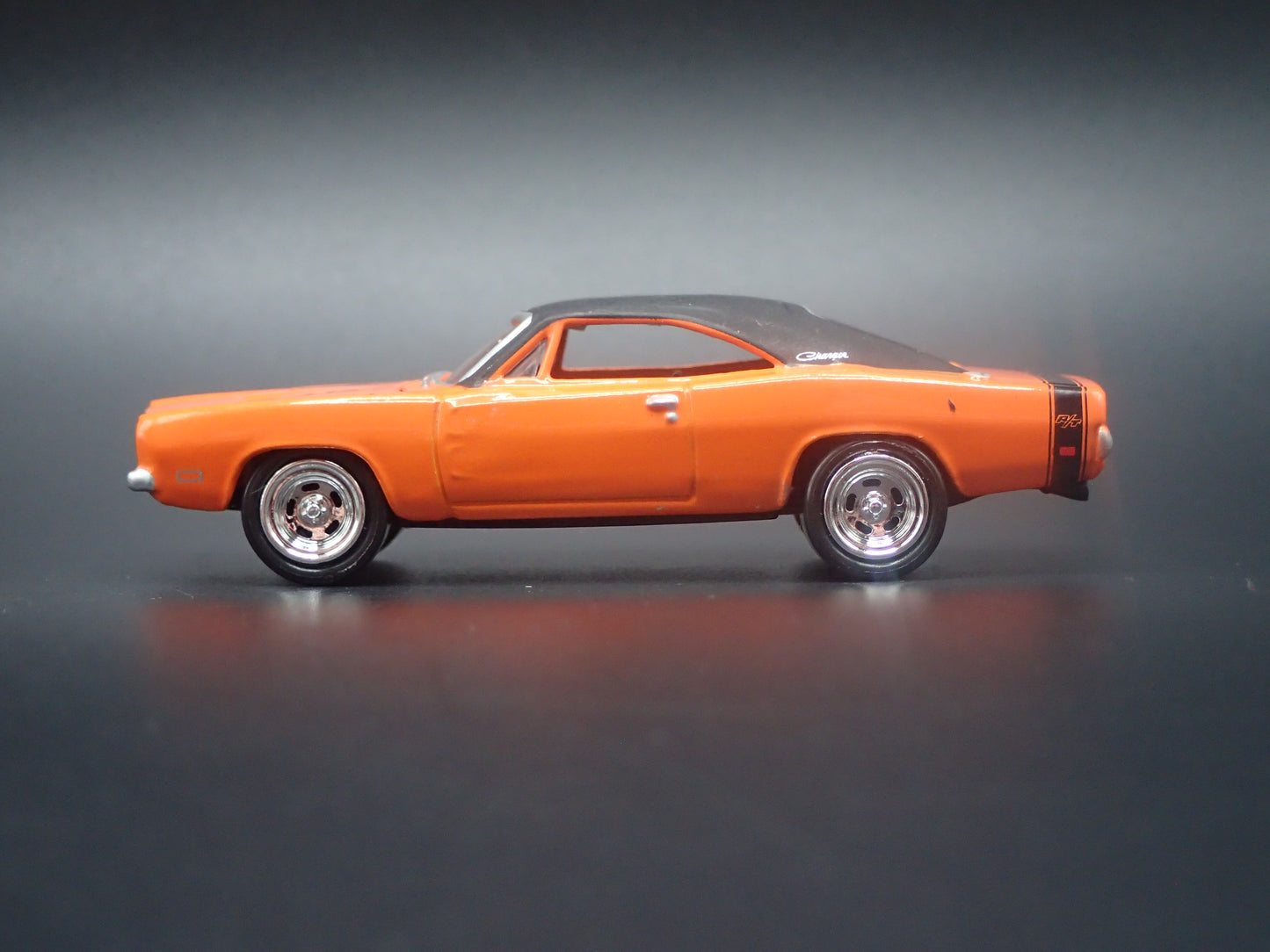 1969 69 DODGE CHARGER R/T 1:64 SCALE COLLECTIBLE DIORAMA DIECAST MODEL CAR