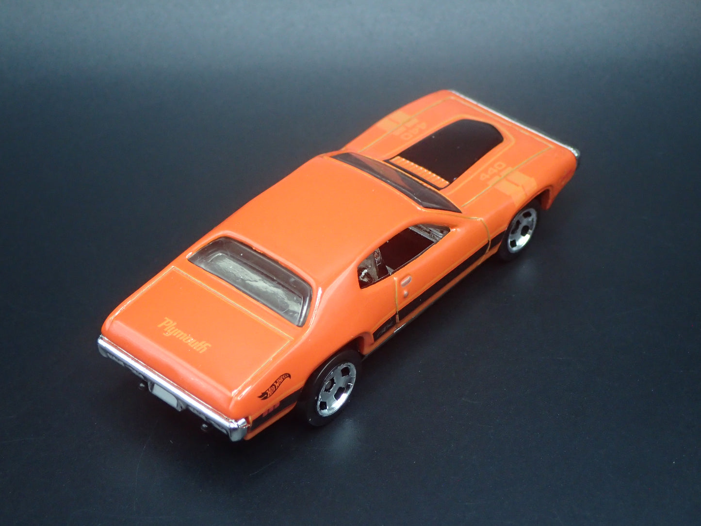 1971 71 PLYMOUTH GTX ORANGE 1/64 SCALE COLLECTIBLE DIORAMA DIECAST MODEL CAR