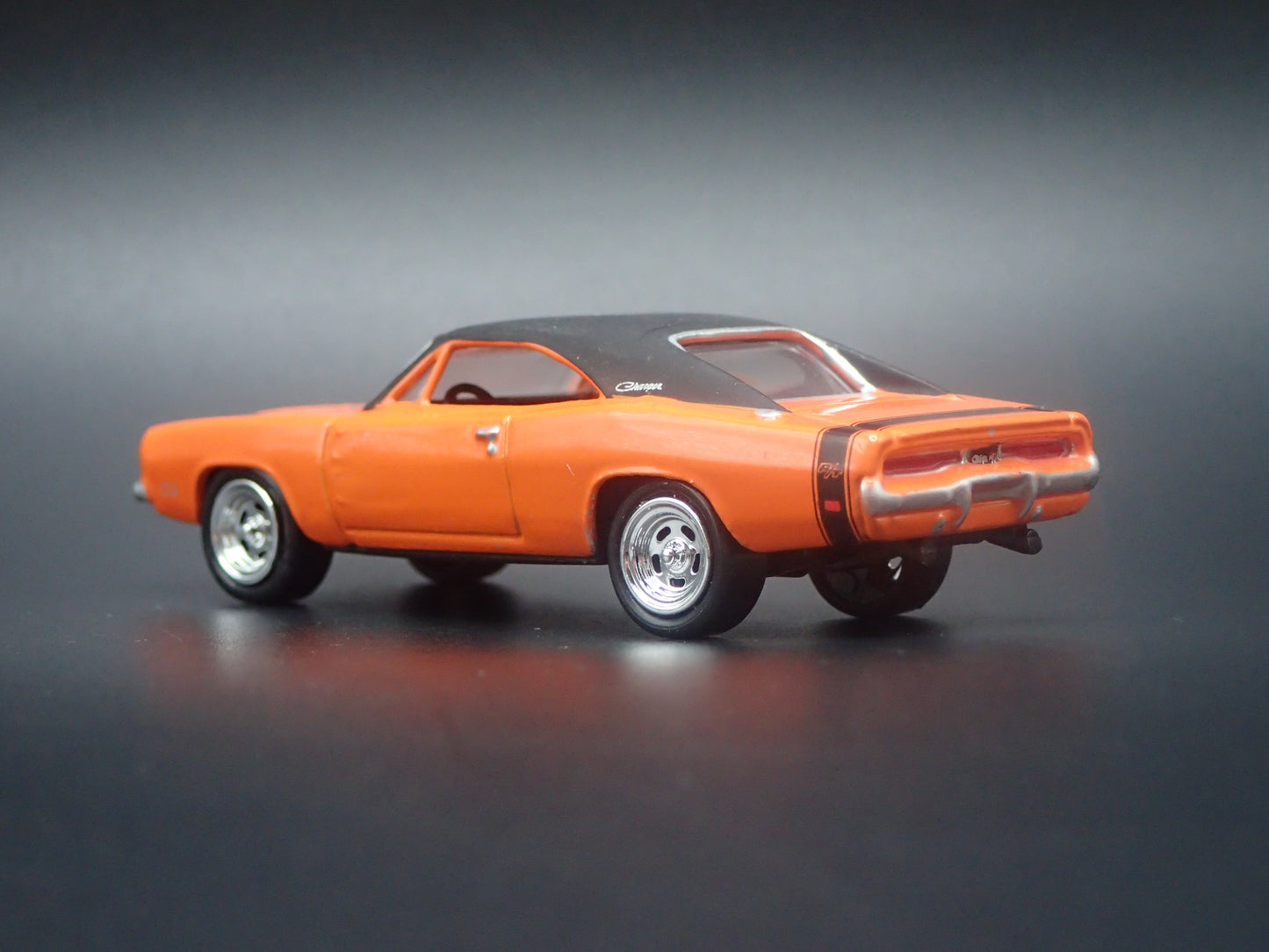 1969 69 DODGE CHARGER R/T 1:64 SCALE COLLECTIBLE DIORAMA DIECAST MODEL CAR