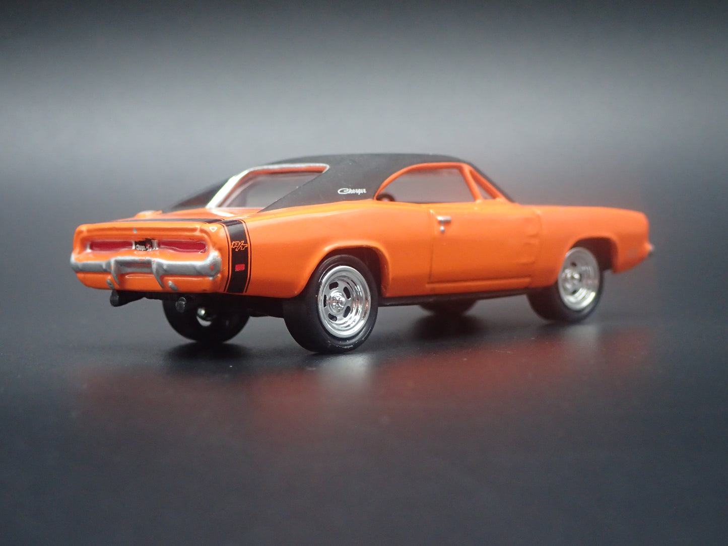 1969 69 DODGE CHARGER R/T 1:64 SCALE COLLECTIBLE DIORAMA DIECAST MODEL CAR