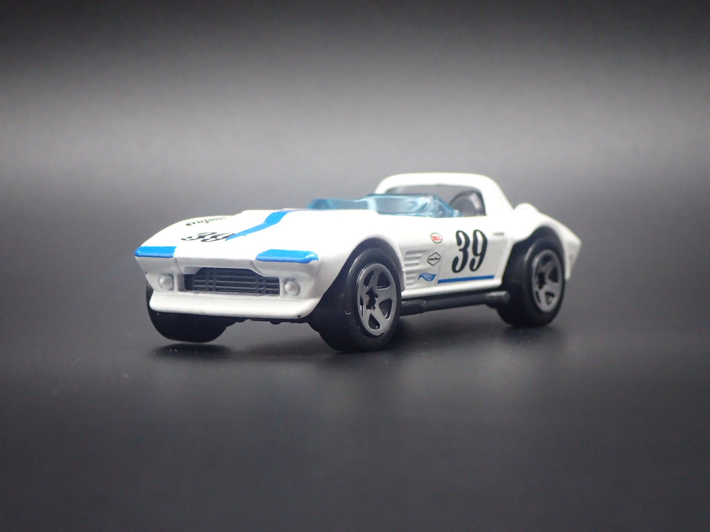 1963 CHEVY CHEVROLET CORVETTE GRAND SPORT ROADSTER 1/64 SCALE DIECAST MODEL CAR