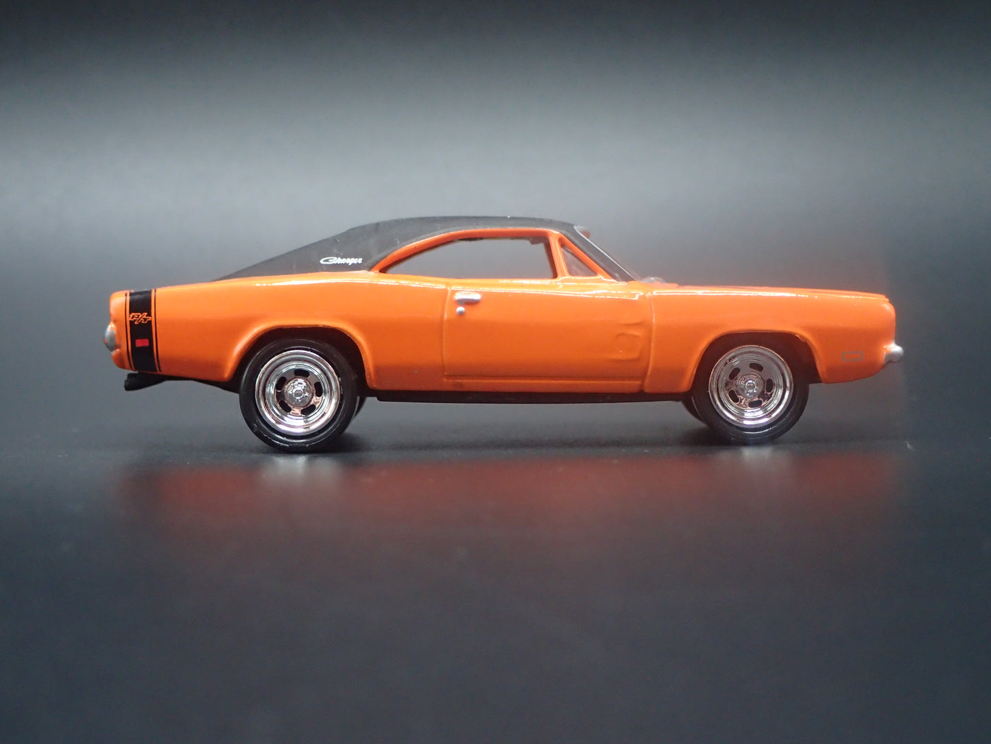 1969 69 DODGE CHARGER R/T 1:64 SCALE COLLECTIBLE DIORAMA DIECAST MODEL CAR